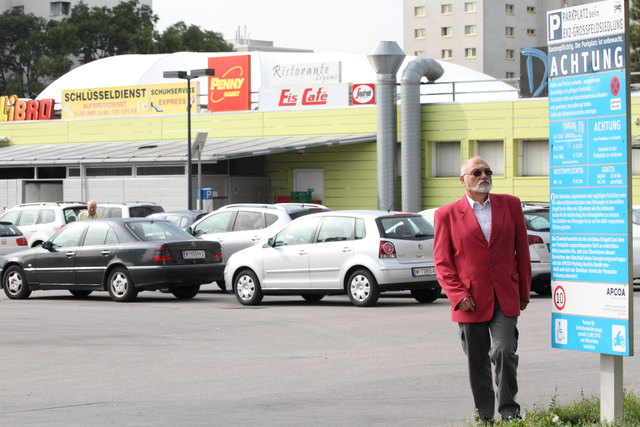 Viktor Grach wurde bereits am Parkplatz zur Kasse gebeten.