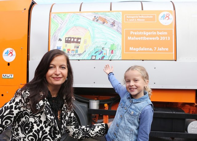 Malwettbewerb: Umweltstadträtin Ulli Sima gratulierte Siegerin Magdalena. | Foto: PID/Houdek