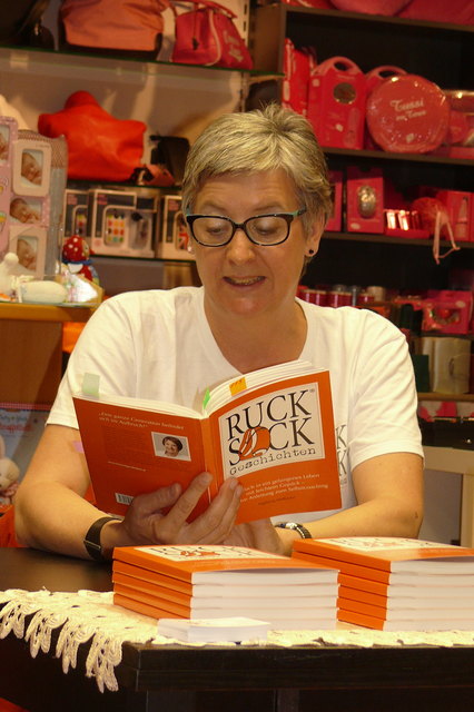 Ingeborg Hofbauer liest aus ihrem Buch Rucksackgeschichten.
