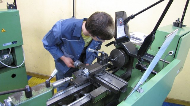 Ob drehen, schweißen, fräsen oder technisches Know-how: Als Seilbahntechniker tut sich ein großes Betätigungsfeld auf. | Foto: Foto: TECpoint