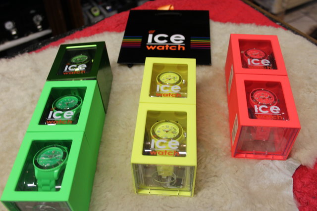 Die Ice-Watch in Neonfarben ist der Trend bei jungen Uhrenträgern.