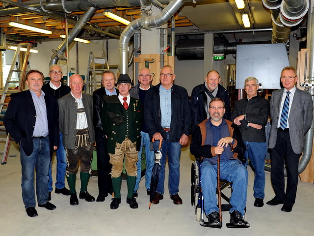 vl.: Werkstättenleiter Mag. Alois Spießberger, Franz Frühauf, Willi Zeilner, Josef Korsizke, Rudolf Fahrner, Rainer Leitner, Viktor Pichler, Otto Grundmann, Hannes Hedrich, Johann Stieger, Dir. Mag. Jörg Zimmermann – Foto © Franz Frühauf