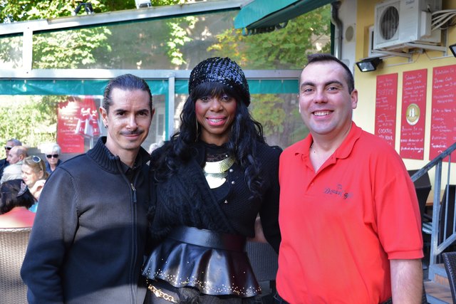 Luis und Richi Bredl mit Mitarbeiter Csaba (re).