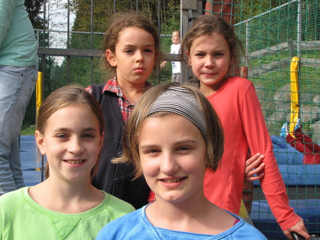 Vor dem Proben heißt es noch kräftig austoben, wie hier im Trampolin!