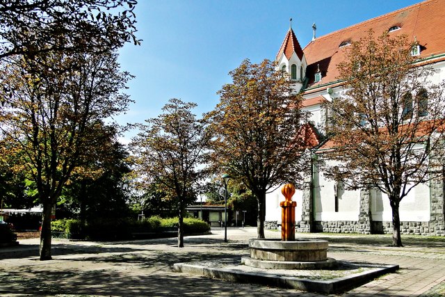 Platz mit Brunnen