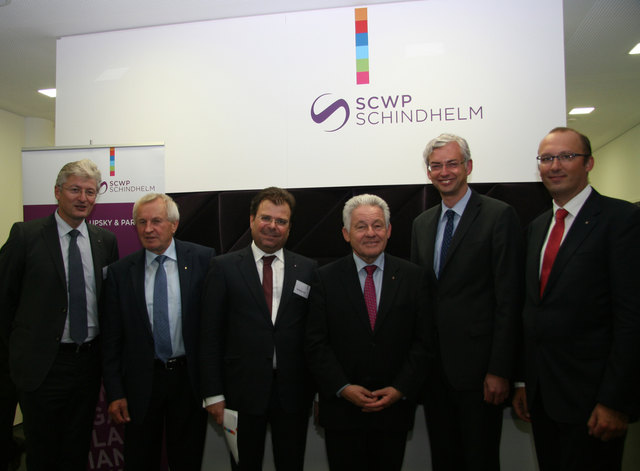 Von links nach rechts: Franz Mittendorfer (SCWP Schindhelm), LH-Stv. Franz Hiesl, Wolfgang Lauss (SCWP Schindhelm), Landeshauptmann Josef Pühringer, Landesrat Michael Strugl, Reinhard Schwendtbauer (RLB OÖ.) | Foto: SCWP Schindhelm