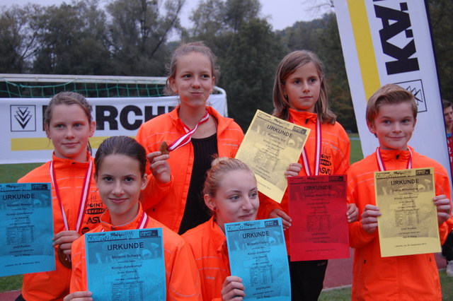 von links: Felicitas Masser (5.Rang/B), Stefanie Schwab (3.Rang/B), Katharina Urdl (1.Rang/B), Michaela Fließer (2.Pl./B), Hannah Regenfelder (2.Rang/C), Simon Mußbacher (5.Rang/B)