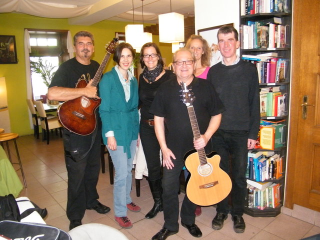 vlnr: Georg Ragyoczy, Bettina Rossbacher, Astrid Wessely, Gerhard Lang, Clio Hollborn und Dieter Halama.