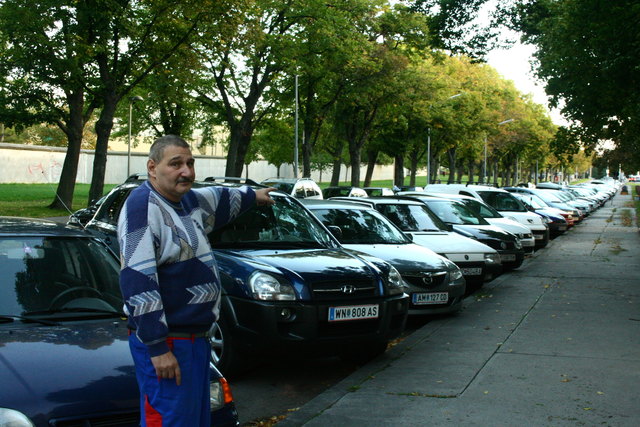 Parkplätze gibt es hier nicht. Das ärgert Anrainer Ronald Neunteufl, der oft lange im Kreis fahren muss.