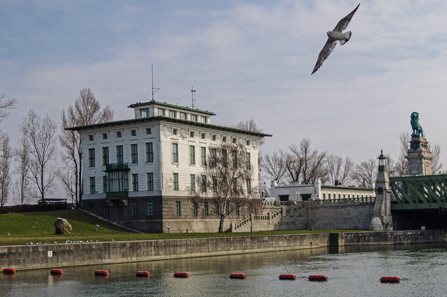 Die Wehr- und Schleusenanlage in Nussdorf, erbaut 1894 - 1898.