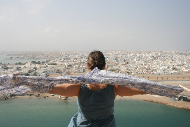 Auf www.kofferpacken.at veröffentlicht Maria Kapeller Reiseberichte. Das Bild zeigt sie im arabischen Staat Oman. | Foto: privat