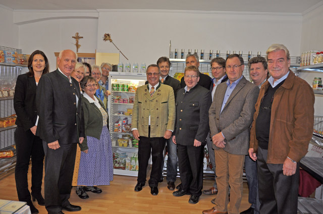 Feierliche Übergabe des neuen Kühlschrankes beim Bad Ausseer VinziMarkt.