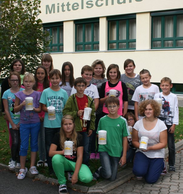 Mit Spendenbüchsen und viel Erfolg waren die Neuhauser Kinder auf den Straßen unterwegs: 1.880 Euro Erlös. | Foto: Gemeinde Neuhaus am Klausenbach