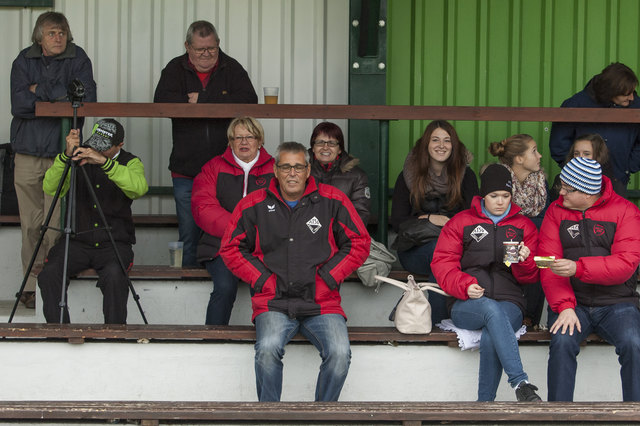 Stadlinger Fans und Funktionäre verfolgten das Match von der Tribüne aus.