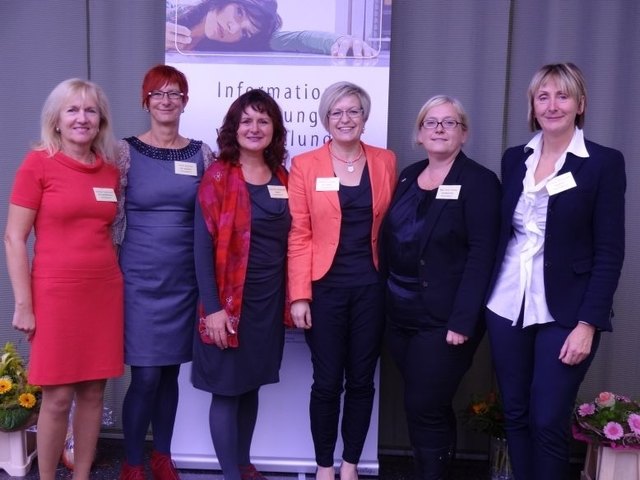 Der Vorstand: Stv. Schriftführerin Angelika Podgorschek, Stv. Kassierin Doris Streicher, Obfrau Maria Wageneder, Stv. Obfrau Gabriele Luschner, Schriftführerin Anna Pucher, Kassierin Elisabeth Marschalek.