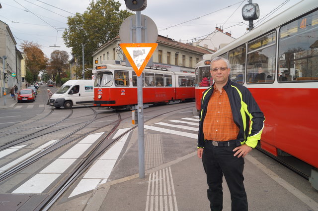 Grünen-Chef Marcel Kneuer wünscht sich, dass die Öffi-Fahrer die Ampelphasen in Gersthof selbst steuern können.