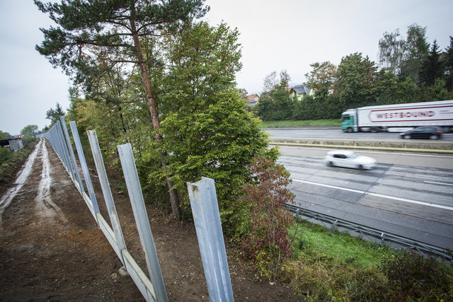 Zum Wohle der Anrainer: Auf der A2 (Höhe Pirka) entsteht eine neue Lärmschutzwand. | Foto: Victory