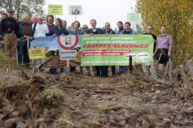 Kundgebung: Die Bahn-Aktivisten wollen den Abriss so lange wie möglich verzögern.