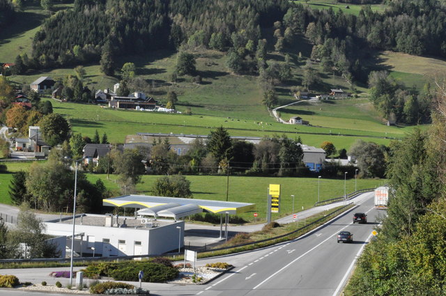 Das Biomasse-Heizwerk soll zwischen Avanti-Tankstelle und ehemals Dayli-Halle entstehen.