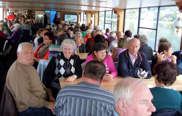 163 Senioren aus St. Margarethen an der Raab bei der gemütlichen Schiffahrt am Ossiachersee. | Foto: kk