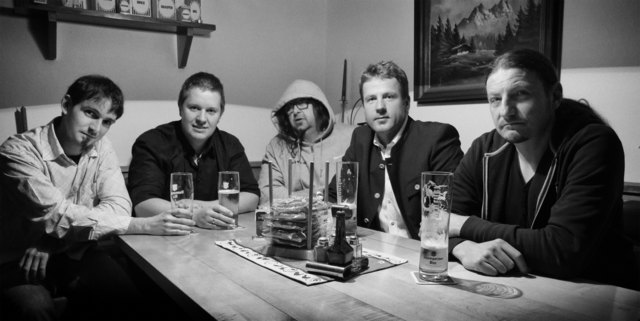 "D'Wirthsleut" wollen in Meran schauen, was kommt. Für 2014 haben sie eine neue, rockige CD angekündigt. | Foto: privat