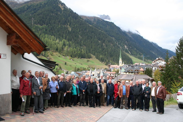 Die Alt-Bürgermeister besichtigten bei ihrem Treffen das Mathias Schmid Museum in Ischgl. | Foto: Gem. Ischgl