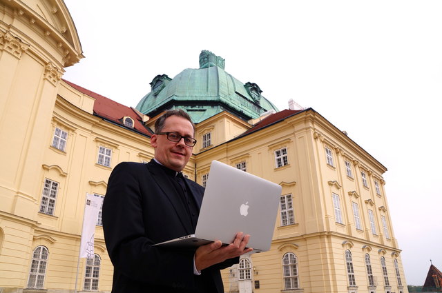 Herr Alipius bloggt seit nunmehr acht Jahren – erst aus Rom und seit drei Jahren aus Klosterneuburg. | Foto: Cornelia Grobner