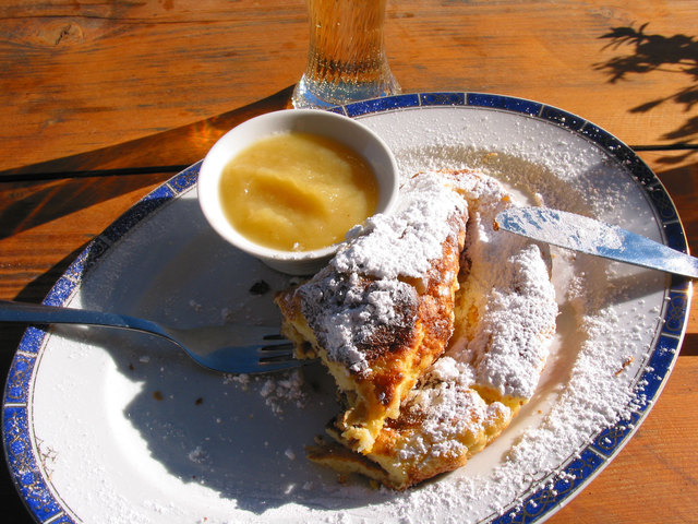 Belohung nach jeder Wanderung oder Biketour zur Lindlalm im Spielberggebiet in Leogang . Der Kaiserschmarrn-Wuzzler von Resi.