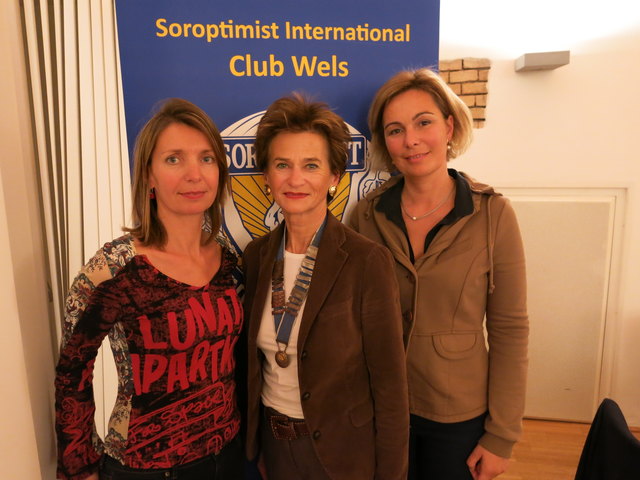 Präsidentin Elisabeth Balzer-Zwettler (Mitte) mit ihrer Sekretärin Christa Kiblböck (l.) und Schatzmeisterin Kristin Augeneder.
