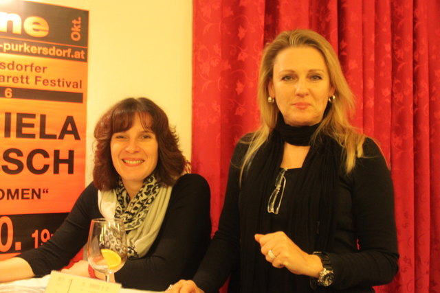 Elisabeth Blazicevic und Monika Wurzer ließen sich die Show nicht entgehen.