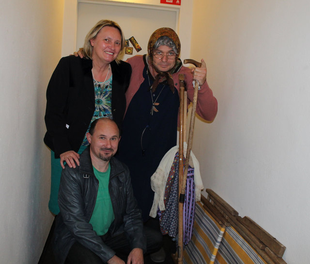 Die gute alte Ermi-Oma mit ihren noch jungen Fans Gerlinde Stern-Pauer und Josef Oberhofer | Foto: GB