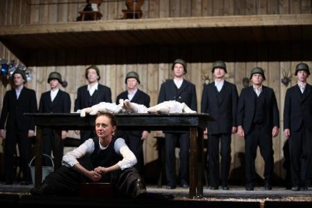 Gerti Drassl; Dominic Oley, Stefan Lasko, Gregor Bloéb, Peter Drassl, Christian Dolezal, Michael Schönborn, Peter Scholz, Matthias Franz Stein | Foto: (c) Moritz Schell