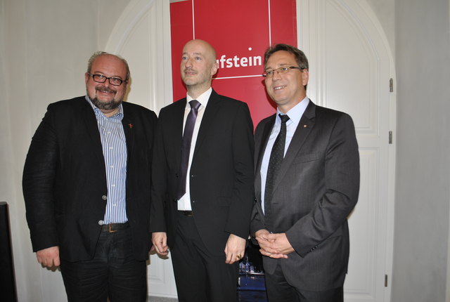 Der katholische Pfarrer Thomas Bergner, der evangelische Pfarrer Robert Jonischkeit und Bgm. Martin Krumschnabel.