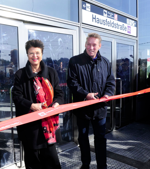 Feierliche Eröffnung der neuen U2-Station Hausfeldstraße: Renate Brauner und Norbert Scheed. | Foto: Stadt Wien