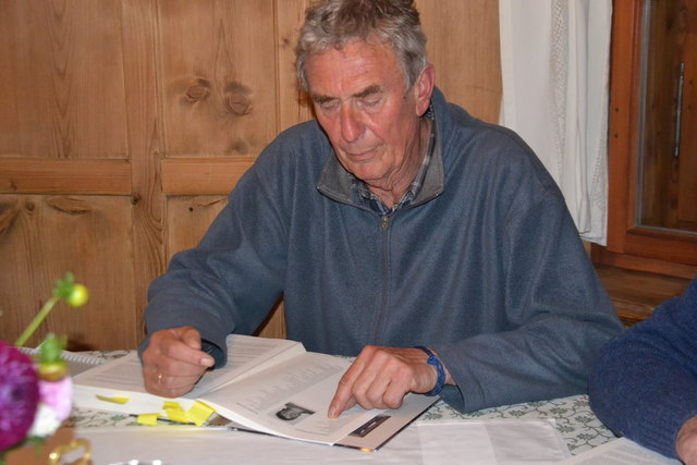 Gerald Nitsche las aus der Mundartsammlung. "I bin a Zuagroasta, habe mich aber schon mit zwölf Jahren für den Landecker und Zammer Dialekt interessiert und in ein Vokabelheft interessante Wörter eingeschrieben."
