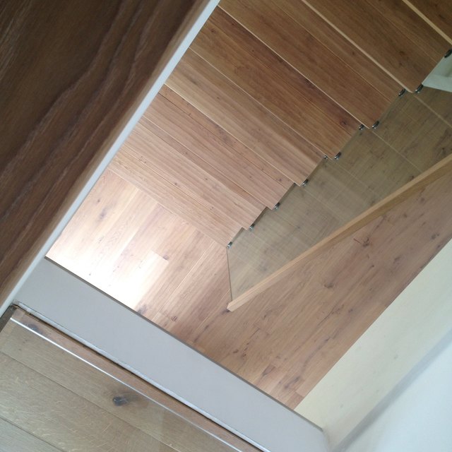 unsere holz-glas-stiege aus einem ungewöhnlichen blickwinkel