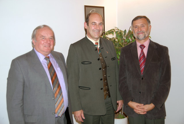 Altbürgermeister Franz Sieberer, Bürgermeister Johann Baumann, Bezirkshauptmann Dr. Martin Gschwandtner | Foto: Gerhard Huber