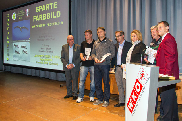 Alle Preisträger der Sparte Farbbild mit LV- Präsident, Bürgermeister und KKL- Sektionsobm. für Fotografie. | Foto: Dr. Wilfried Siegele