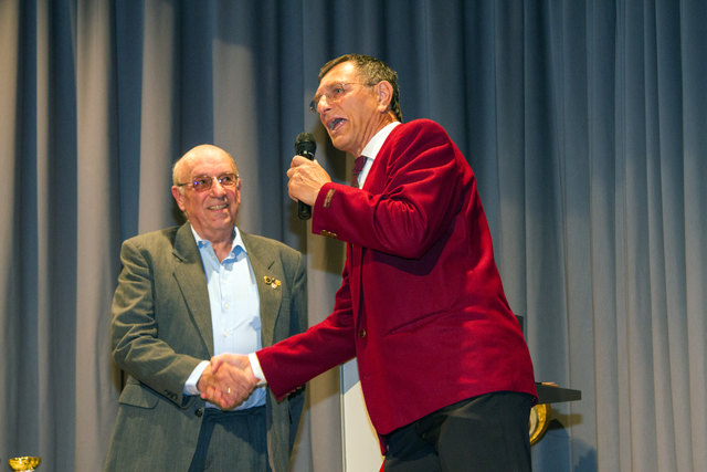Mag. Winfried Haid bedankt sich bei Ing. Günter Kramarcsik, welcher für die gesamte Abwicklung und Organisation verantwortlich war. | Foto: Dr. Wilfried Siegele