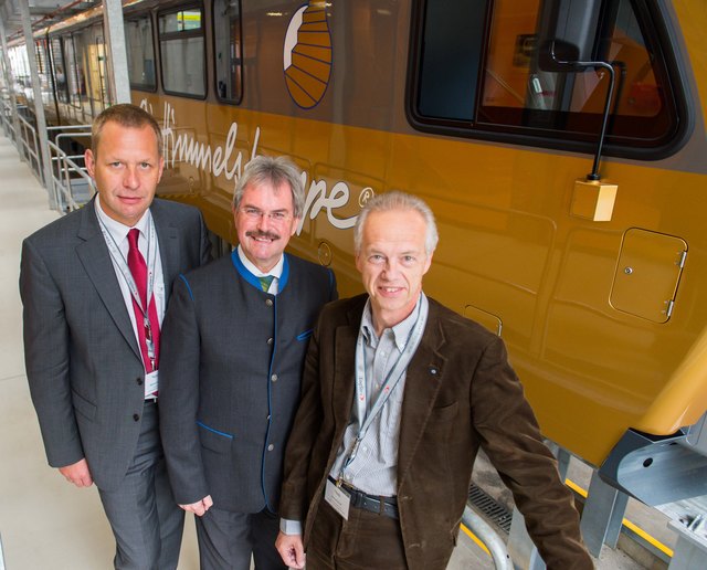 Markus Schinko (Präsident der VABU), Verkehrslandesrat Karl Wilfing und NÖVOG Geschäftsführer Gerhard Stindl genossen den besonderen Veranstaltungsort.
(Foto: foto-kerschi.at)