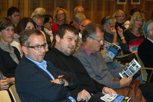 Landecker Bürgermeister Dr. Wolfgang Jörg und STR Ing. Thomas Hitler im Publikum. | Foto: Dr. Wilfried Siegele