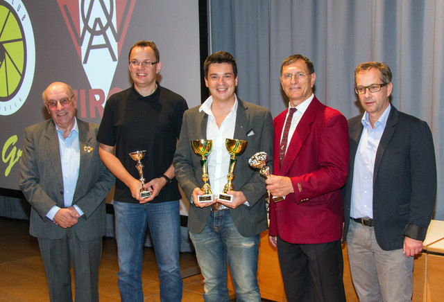 Siegerehrung der Vereinswertung in der Sparte SW- Bild von links nach rechts: Ing. G. Kramarcsik, FC ÖGB Kufstein (3. Rang - Johannes Franke), FK Hall i.T. (1. Rang - Klaus Maislinger), Kamera Klub Landeck (2. Rang - Mag. Winfried Haid) und Bürgermeister Dr. Wolfgang Jörg. | Foto: Dr. Wilfried Siegele