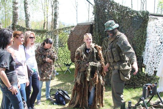 Speziell für Mädchen gibt es am Girls Day die Möglichkeit, sich das Bundesheer aus nächster Nähe anzuschauen. | Foto: Bundesheer