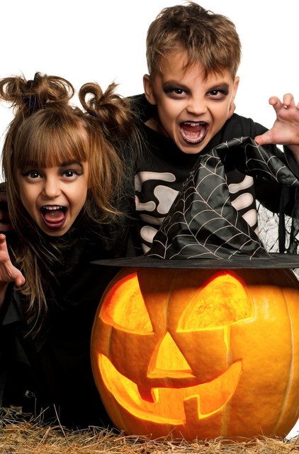 Halloween-Süßigkeiten versüßen Groß und Klein den Abend. | Foto: CanStockPhoto