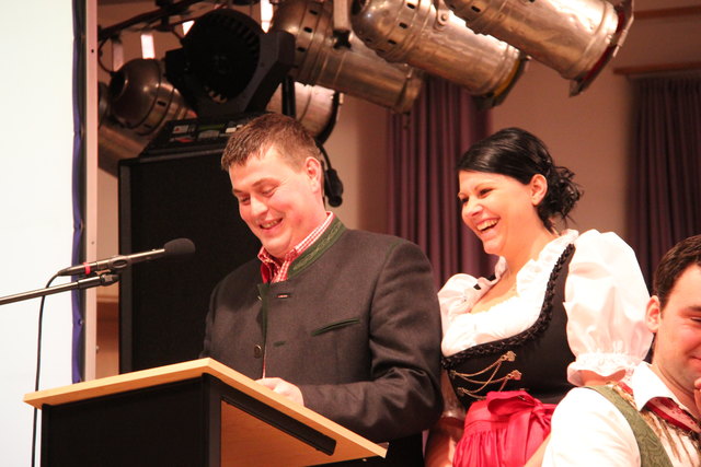 Bezirksleiterin Elisabeth Grimm und Bezirksobmann Alois Lugger  bei der Begrüßung.