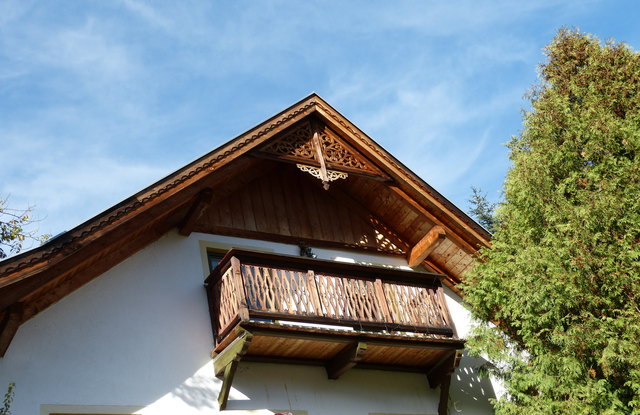 Holzgeschnitzter Balkon