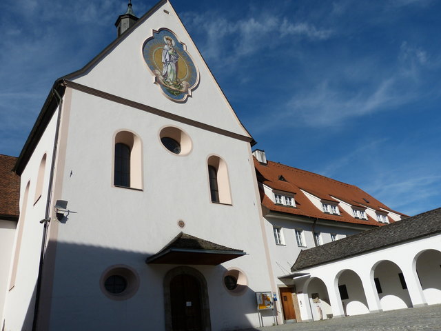 Telfer Franziskanerkloster: das Kloster und die dazugehörige Kirche wurden zu Beginn des 18. Jahrhunderts errichtet