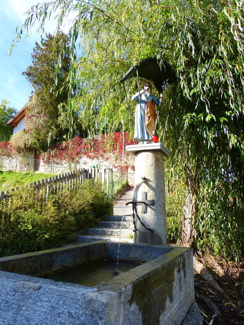 Brunnen mit Heiligenfigur