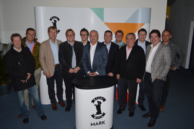 v.l.n.r. Fritz Lindinger (Modellbau Lindinger), David Hofbaur (Trachten Hofbaur), Helmut Holzinger (HIWU AG), Horst und Christoph Dilly (Dilly’s Wellness Hotel), Rudolf Mark (Mark Metallwaren GmbH), Rainer Rohregger, MBA (HIWU AG), Klaus Knittl-Frank (Zimmerei Hackl), Anton Burger (ABP), DI (FH) Herbert Gösweiner (TV-Obmann), Klaus Aitzetmüller (WKO-Obmann), Thomas Scholl (Tourismusdirektor) | Foto: WKO