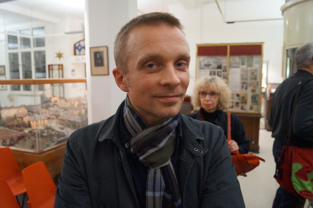 Georg R. (37), Lehrer: "Derzeit ist die Gasse eine Verkehrswüste. Das Rasen sollte unmöglich gemacht werden".